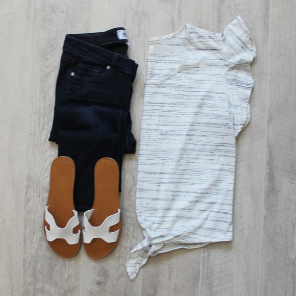 pebble and stone Tops - Pebble and Stone White & Gray Tie Front Top L